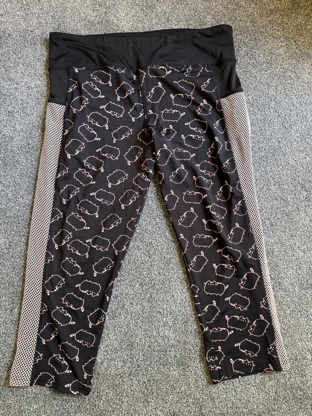 Pusheen Black Capri Leggings with Light Pink Pusheen Outline